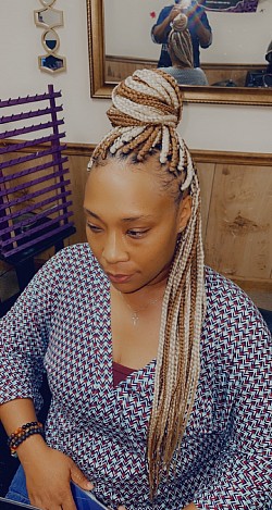 Color box braids